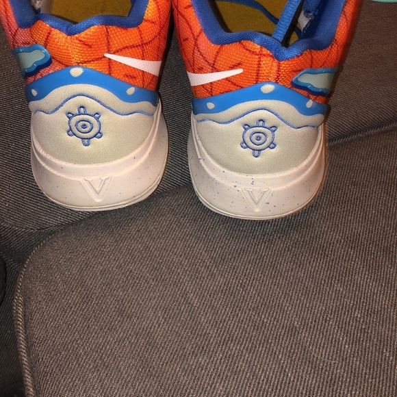 Kyrie - Picture 2 of 2